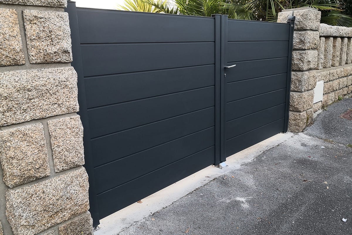 Portail battant alu gamme Optimo modèle Phénix - RAL7016