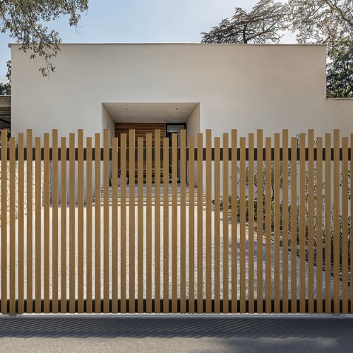 portail-coulissant-alu-graphic-bora-ral-2100-chene-naturel-1 Portail coulissant alu gamme Graphic modèle Bora - RAL2100 chêne naturel