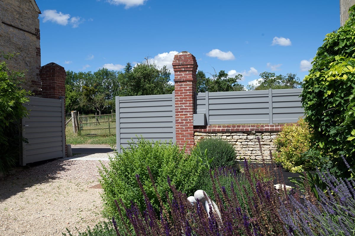 Portail battant alu gamme Signature modèle Origin Brise-vent - RAL7037