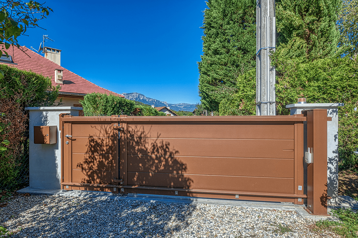 Portail coulissant avec portillon intégré Signature Origin lames 255 Rouille