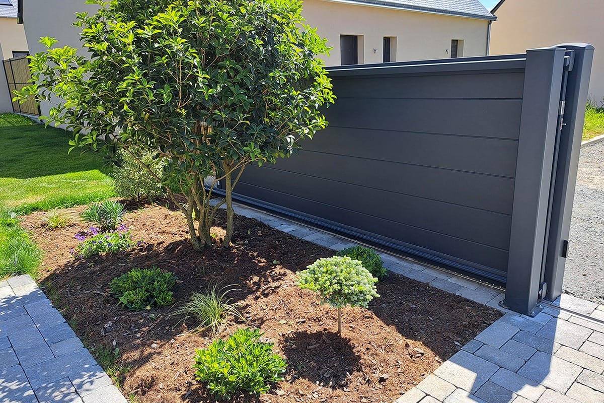 Portail coulissant alu gamme Signature modèle Origin 255 - RAL7016