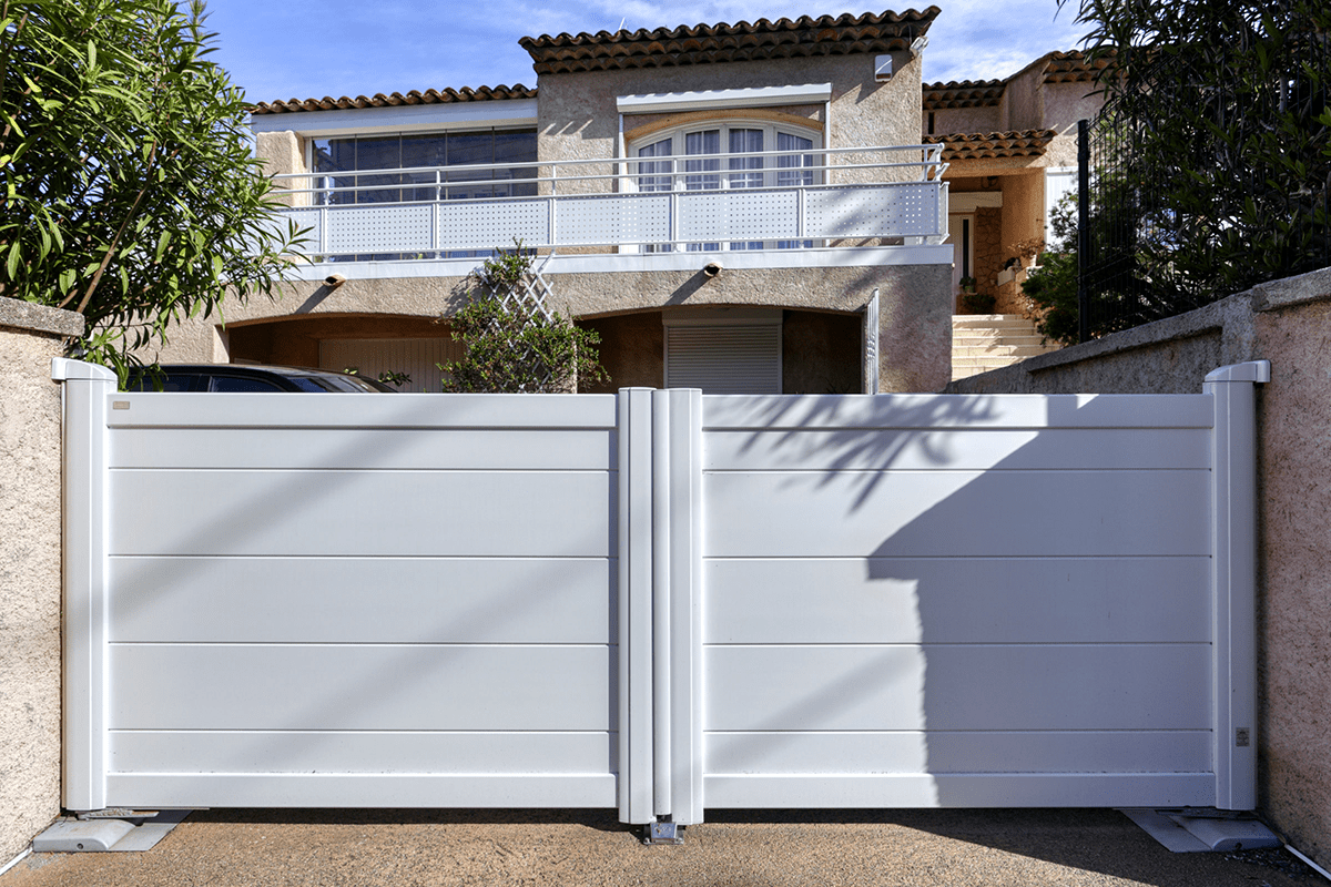 Portail battant Signature Origin lames 255 RAL 9016