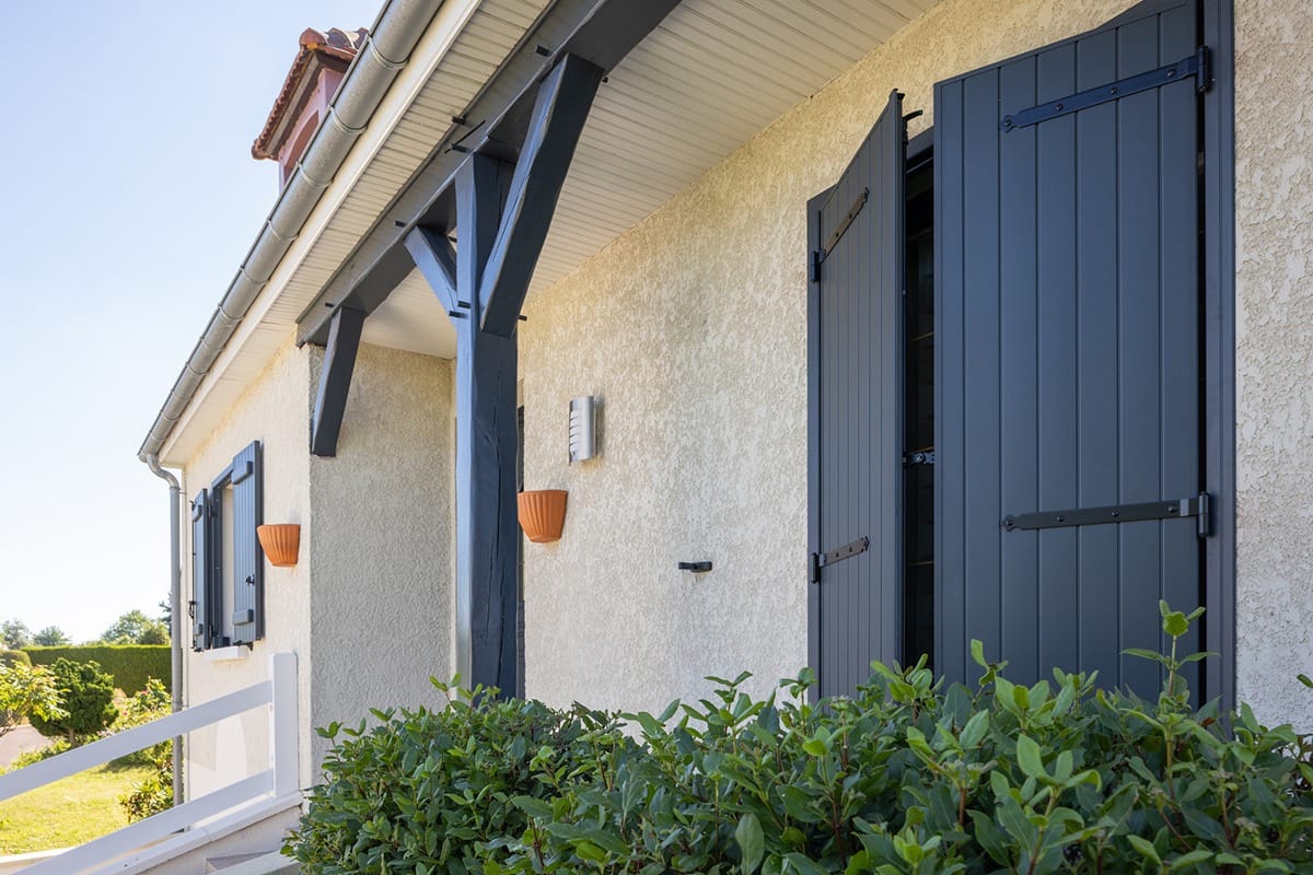 Volets battants gamme Intemporel modèle Poséïdon - RAL7016