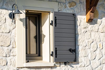 Volets battants aluminium Hypnos – Gamme Intemporelle