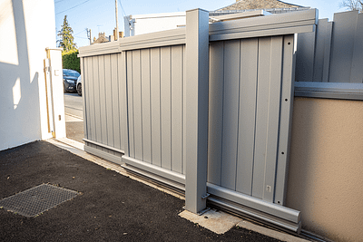 Moteur portail coulissant – CI24 intégré au poteau