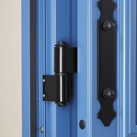 Détail montage gonds sur précadre